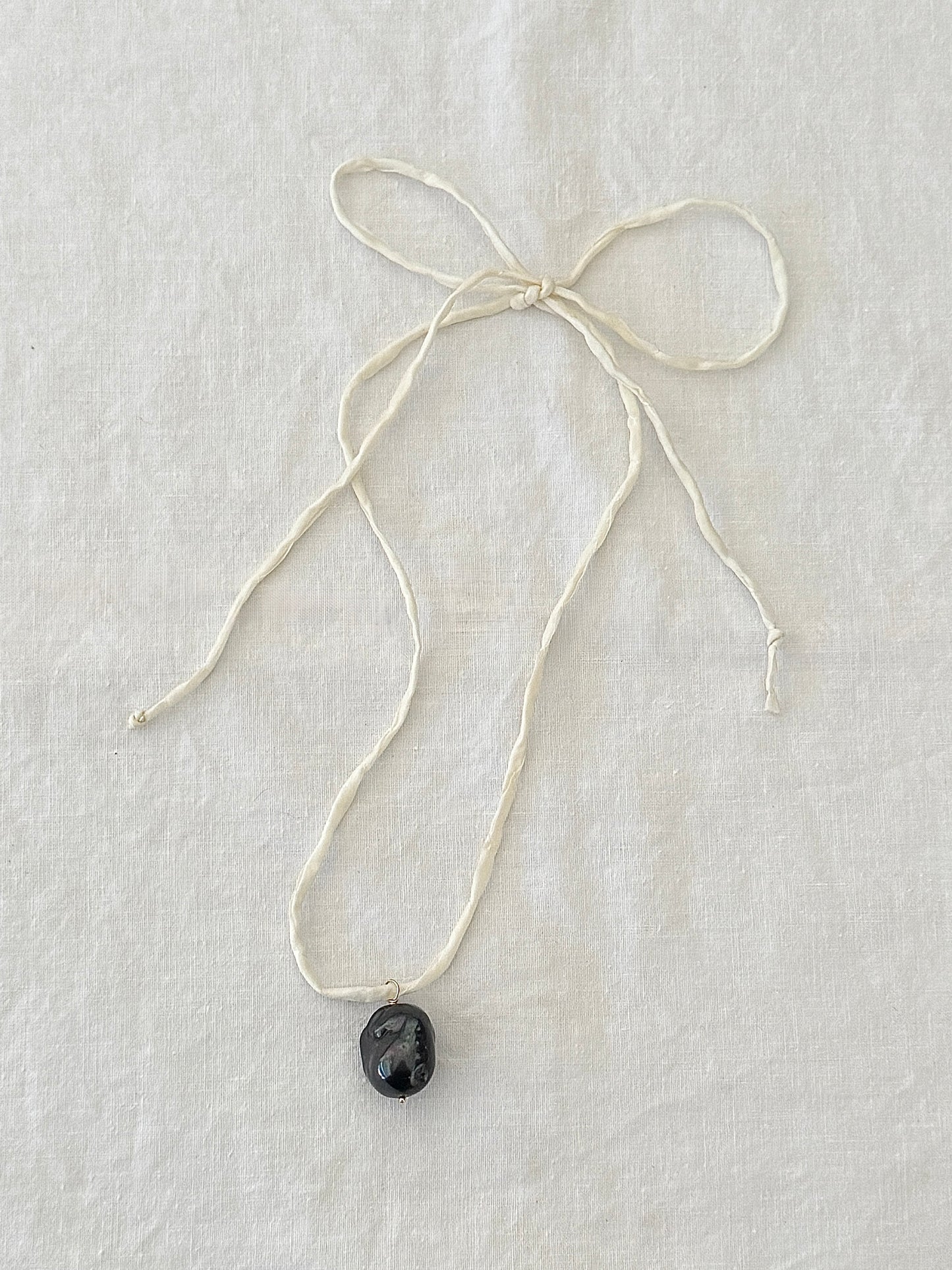 Perle on Silk Black