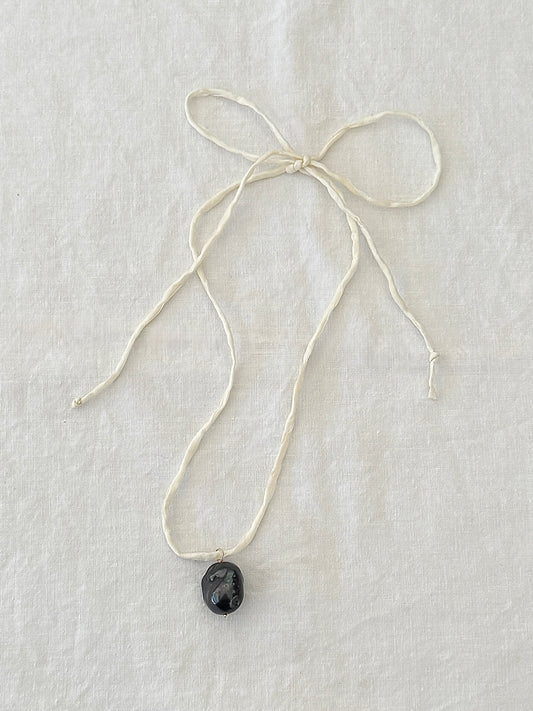 Perle on Silk Black